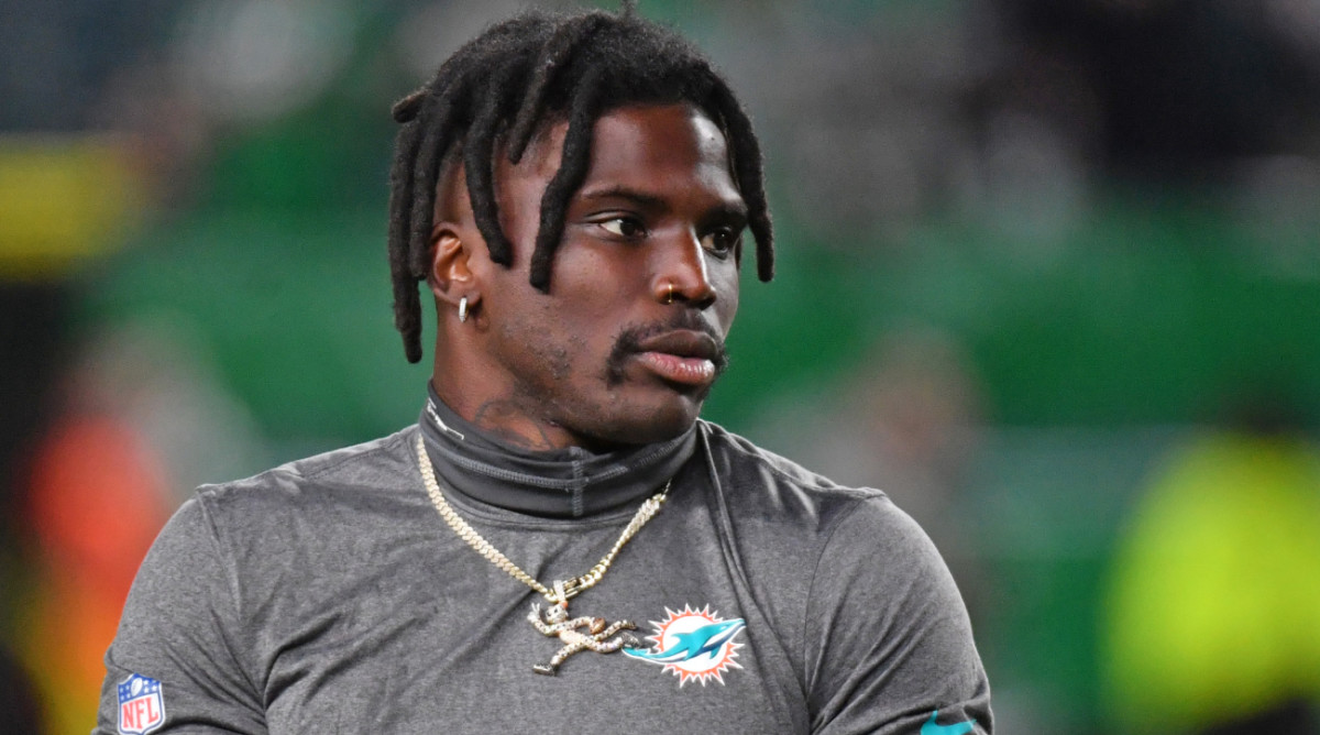 Dolphins receiver Tyreek Hill warms up before a game.